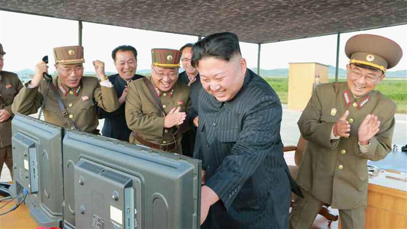 警告美韓軍演　金正恩視察飛彈試射