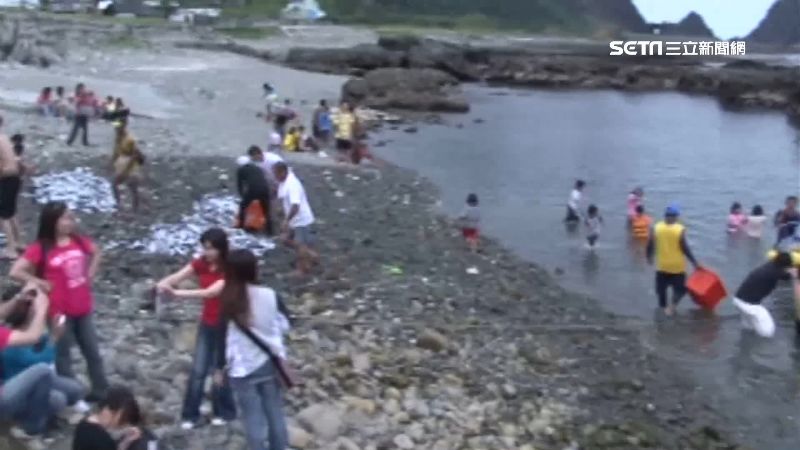 穿比基尼遊蘭嶼　居民：褻瀆飛魚祭場