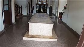 越南,石棺,Tomb Villa,癌症,豪宅(圖/翻攝自Đủ Thứ Chuyện YouTube)