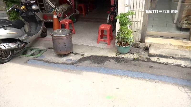擅自塗銷門前紅線　網虧：把車停你家