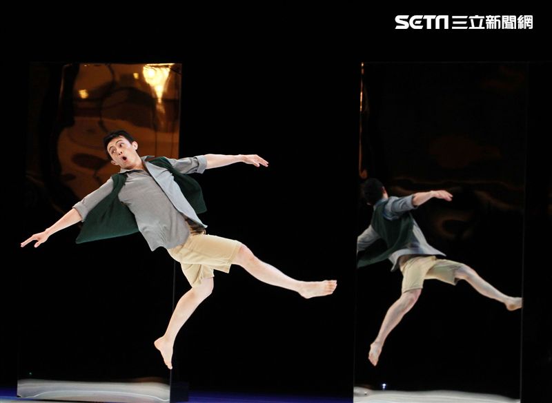 雲門舞集創辦人暨藝術總監林懷民卸任前最後戶外公演，感謝觀眾龐大力量支持雲門。（記者邱榮吉/攝影）