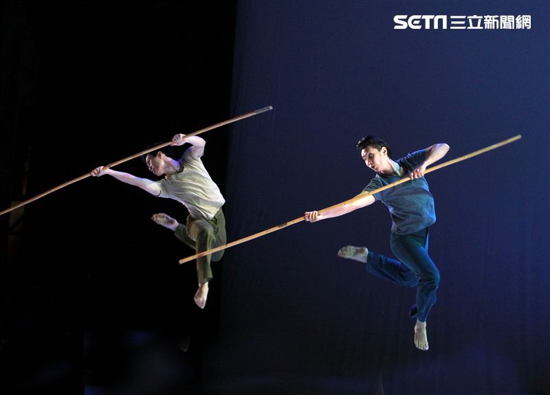 雲門舞集創辦人暨藝術總監林懷民卸任前最後戶外公演，感謝觀眾龐大力量支持雲門。（記者邱榮吉/攝影）