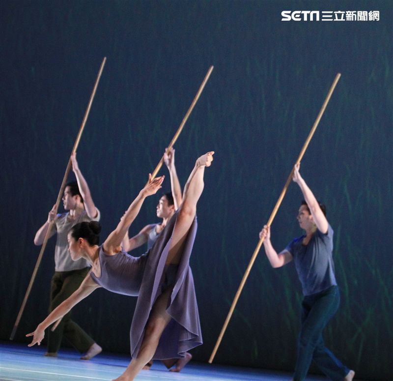 雲門舞集創辦人暨藝術總監林懷民卸任前最後戶外公演，感謝觀眾龐大力量支持雲門。（記者邱榮吉/攝影）