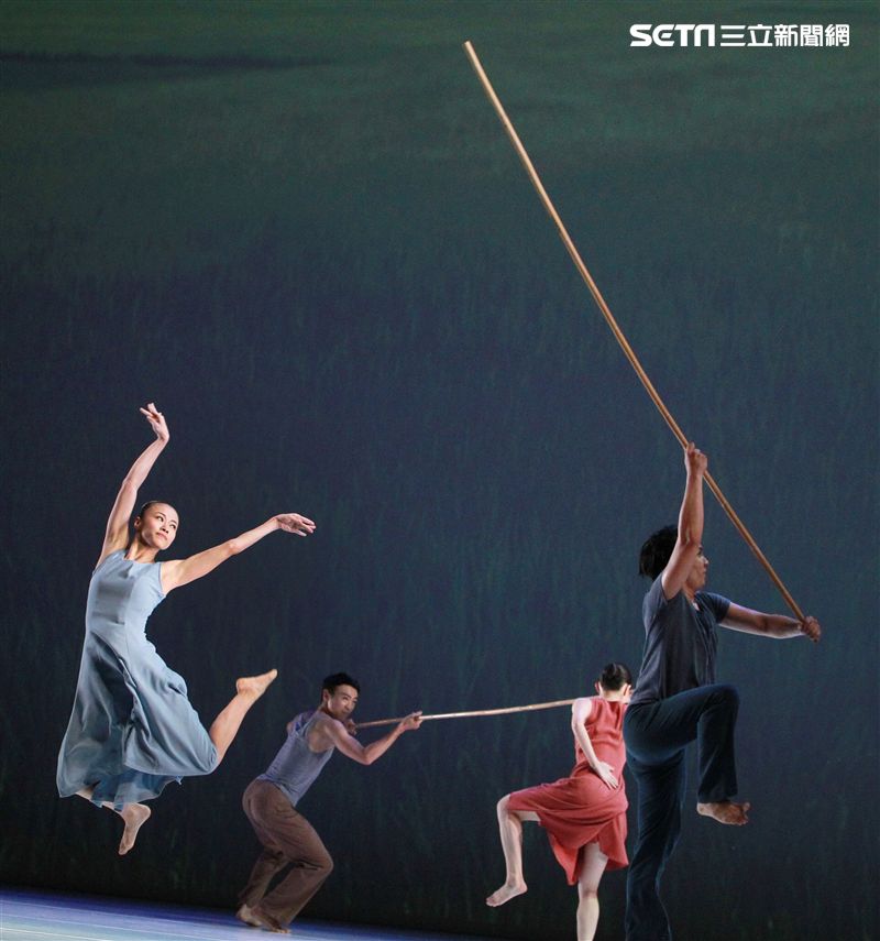 雲門舞集創辦人暨藝術總監林懷民卸任前最後戶外公演，感謝觀眾龐大力量支持雲門。（記者邱榮吉/攝影）