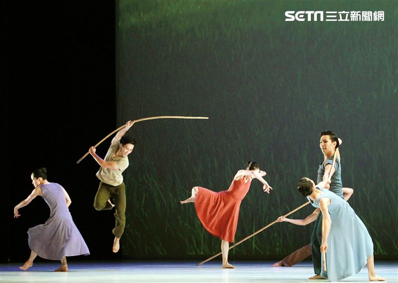 雲門舞集創辦人暨藝術總監林懷民卸任前最後戶外公演，感謝觀眾龐大力量支持雲門。（記者邱榮吉/攝影）