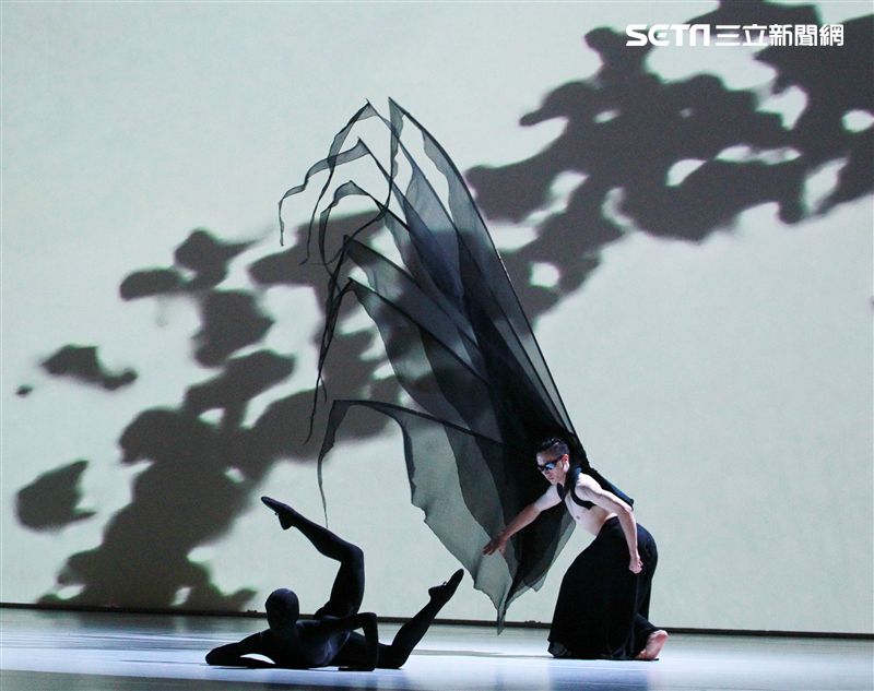 雲門舞集創辦人暨藝術總監林懷民卸任前最後戶外公演，感謝觀眾龐大力量支持雲門。（記者邱榮吉/攝影）