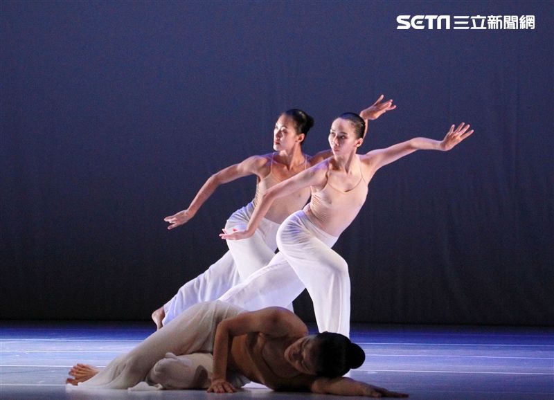 雲門舞集創辦人暨藝術總監林懷民卸任前最後戶外公演，感謝觀眾龐大力量支持雲門。（記者邱榮吉/攝影）