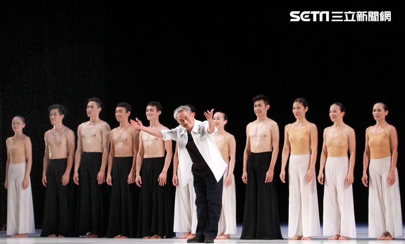 雲門舞集創辦人暨藝術總監林懷民卸任前最後戶外公演，感謝觀眾龐大力量支持雲門。（記者邱榮吉/攝影）