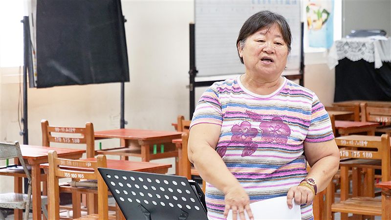 姜紫稜退休推廣口琴　再獲教育奉獻獎