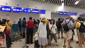 金門小三通  陸客持續成長金門縣政府指出，108年6月小三通入出境人次較107年成長21％，其中陸客成長38％，圖為廈門五通碼頭排隊購票。中央社記者黃慧敏攝  108年7月8日