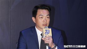 中職傳奇球星中信兄弟「恰恰」彭政閔紅了眼眶宣布這季打完引退。（記者邱榮吉/攝影）