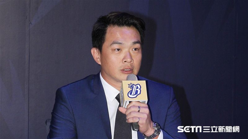 中職／全場哭了　彭政閔難忘盜總引退