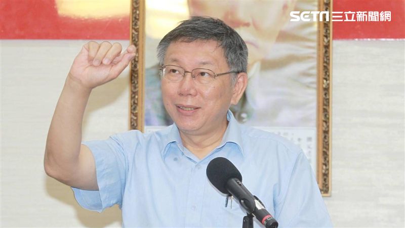 台民黨幫郭鋪路？網酸：柯P跌落神壇