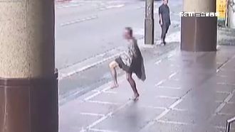 喝茫脫衣追路人！俄男酒醒：我斷片了