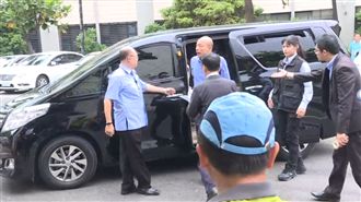 韓國瑜揮手致意　遭老翁怒嗆白賊市長