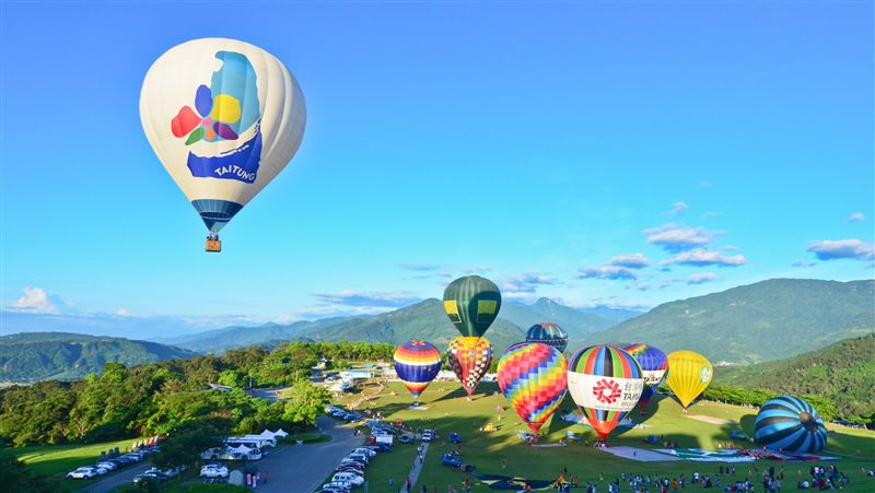 鬼月到！台東天空飄梵谷「人頭」嚇壞
