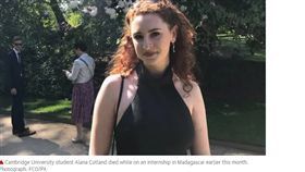 輕生,英國,跳機,學生,劍橋,大學,研究
https://www.theguardian.com/world/2019/jul/31/british-student-dies-in-madagascar-after-falling-from-plane