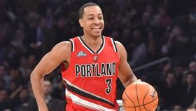 NBA／喜簽大約…卻引來大學長借錢
NBA,波特蘭拓荒者,CJ McCollum,續約,LaMarcus Aldridge
翻攝自推特