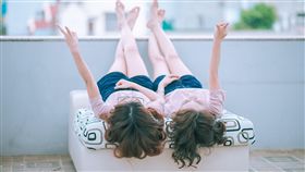 雙胞胎,OL,姊妹,激情,滾床單,性愛,欺騙,,夜店,Dcard,親情,　圖／翻攝自Pixabay https://parg.co/t5w