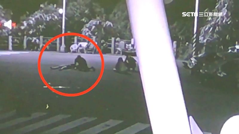 5男女夜遊自撞！2女噴飛1人不治