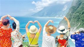 陸客 大陸人 花東遊 觀光 風景區 遊客 海邊 love 猴子 獼猴 餵食