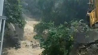 高雄驚見土石流？網：泥漿瀑布發大財