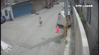 3歲娃偷溜畫面曝光！木門成安全漏洞