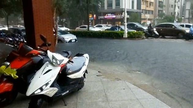清淤到底清完沒？大雨狂炸高雄又淹水