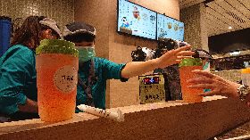 減塑新制滿月 業者搶當模範生市場吹起