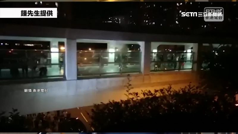 驅趕反送中群眾　港警射胡椒彈闖民宅