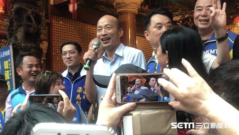 主持人：塞車民眾知韓來，塞的很開心
