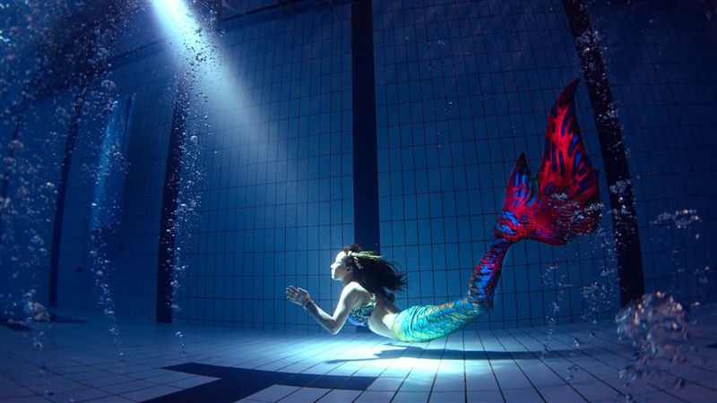 海科館水中美人魚秀　首場展演登場