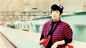 曹西平批有捷運族把車廂當他家的客廳一樣。（圖／翻攝自曹西平臉書）