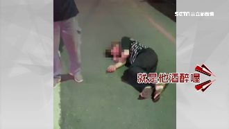 醉漢把馬路當自家睡！公車急剎3連撞