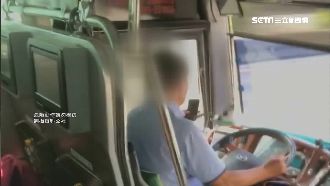 客運司機開車看手機　乘客：車在飄移