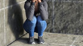 蹲,蹲坐,蹲下,亞洲蹲（示意圖／翻攝自Pixabay）
https://pixabay.com/zh/photos/%E5%A5%B3%E5%AD%90-%E8%B9%B2-%E5%BF%83-%E6%8A%91%E9%83%81%E7%97%87-%E7%BB%9D%E6%9C%9B-2704557/