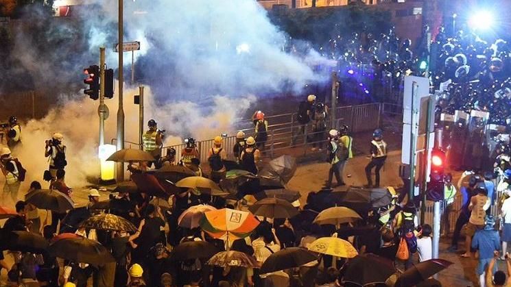 港警動武　黃大仙居民蒙催淚彈雨