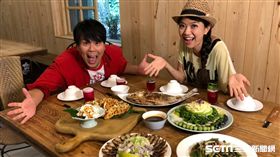 在溪裡抓美味的魚