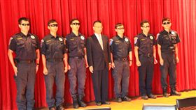 偵破陳宏宗槍擊案　首功人員獲破格升職（1）犯嫌陳宏宗槍擊案經偵破後，內政部長徐國勇（中）曾慰問案件有功人員，並指示警政署應從優敘獎，其中4名首功人員經警政署審查通過破格升職。（資料照片）中央社記者蘇木春傳真　108年8月4日