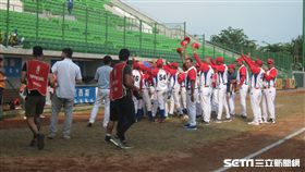 ▲U12古巴隊打完季軍戰，賽後與觀眾致意。（圖／記者蕭保祥攝影）