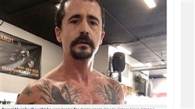 美國,恐音症,暴怒,咀嚼
https://www.mirror.co.uk/news/weird-news/man-enraged-sound-chewing-hasnt-18824666