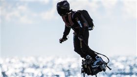 Franky Zapata,飛行滑板,英吉利海峽,Flyboard Air,飛行,超人,橫渡 圖／翻攝自推特