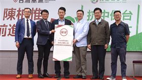 民進黨秘書長羅文嘉、民進黨主席卓榮泰、台灣基進主席陳奕齊、秘書長陳信諭、發言人陳柏惟、交通部長林佳龍(民進黨提供)