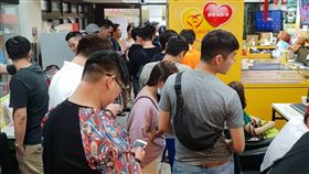 ▲投注站好久不見的排隊湧現。（圖／旺的好施公投注站提供）