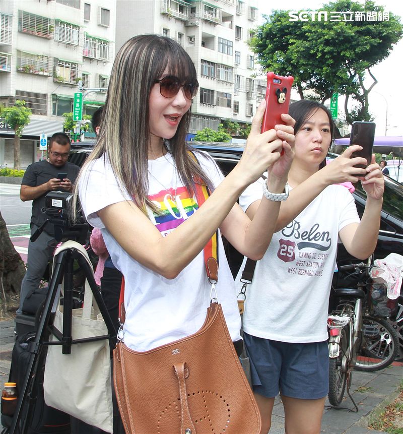 代表作「飛向你飛向我」台灣玉女歌手金瑞瑤，現在為人母身材維持得相當火辣、完美，目前過著平凡幸福的生活。（記者邱榮吉/攝影）