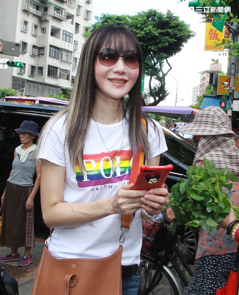 代表作「飛向你飛向我」台灣玉女歌手金瑞瑤，現在為人母身材維持得相當火辣、完美，目前過著平凡幸福的生活。（記者邱榮吉/攝影）