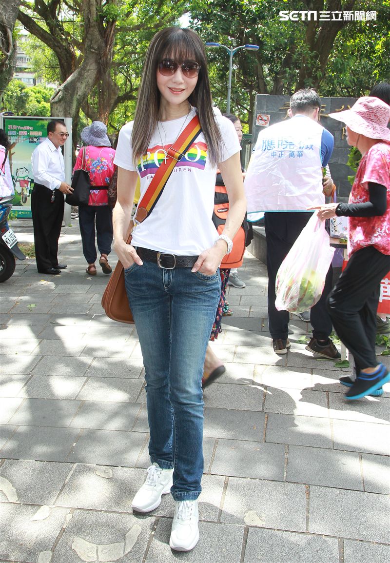 代表作「飛向你飛向我」台灣玉女歌手金瑞瑤，現在為人母身材維持得相當火辣、完美，目前過著平凡幸福的生活。（記者邱榮吉/攝影）