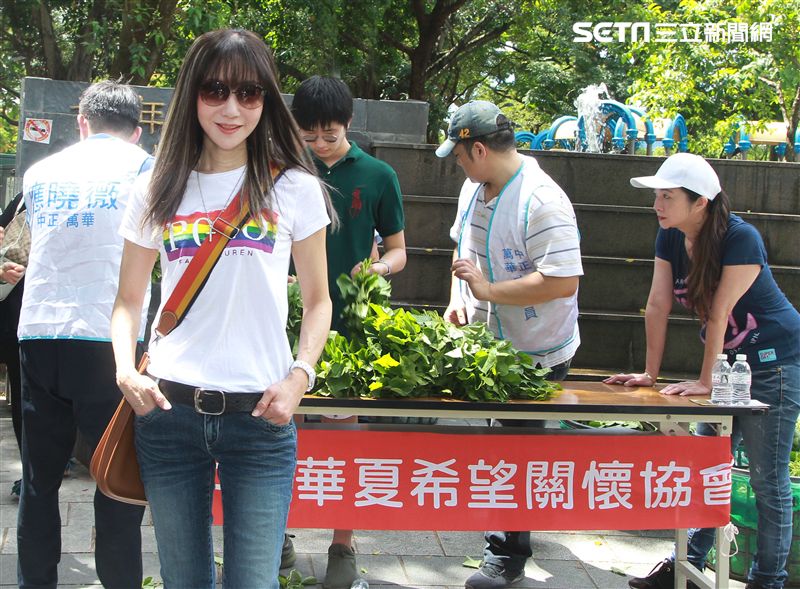 代表作「飛向你飛向我」台灣玉女歌手金瑞瑤，現在為人母身材維持得相當火辣、完美，目前過著平凡幸福的生活。（記者邱榮吉/攝影）