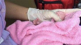 泰國,女嬰,24指（圖／翻攝自推特）