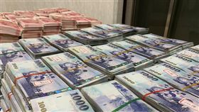 刑事局,宗教,仁波切,詐騙,詐欺,洗錢,鈔票,台幣,人民幣,示意圖。呂品逸攝